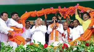 वैशाली विधानसभा सीट पर महागठबंधन के उम्मीदवार अब अपने ही साथी के खिलाफ मैदान में खड़े हो गए