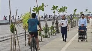 मुंबईवासियों के लिए लोकप्रिय सैरगाह बन गया 5 किलोमीटर लंबा कोस्टल रोड प्रोमेनेड