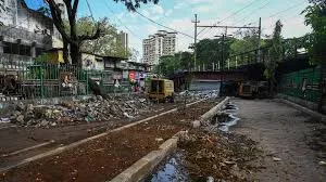 मुंबई : सायन (पूर्व) में भूखंड से मलबा और कचरा हटाने और नियमित सफाई व्यवस्था स्थापित करने का निर्देश 