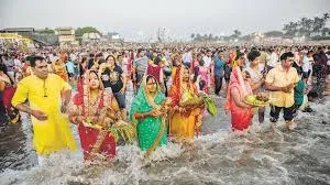 मुंबई और ठाणे में 83 स्थानों पर सामूहिक छठ पूजा का आयोजन; जुहू तट पर अलग-अलग चार संगठनों द्वारा छठ पूजा का आयोजन