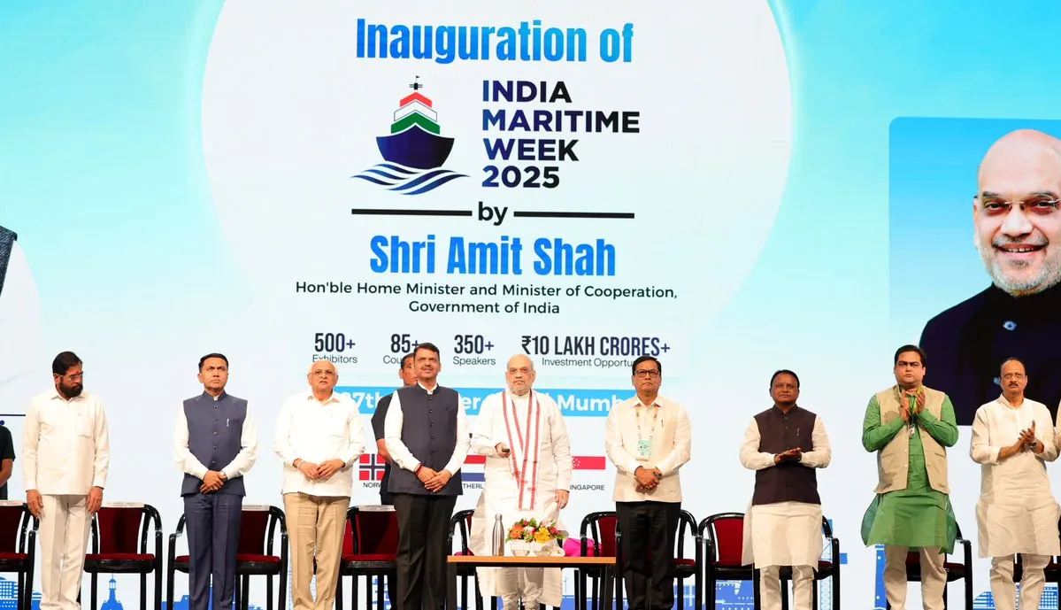 मुंबई : केंद्रीय गृह मंत्री अमित शाह ने मझगांव डॉक पर अत्याधुनिक डीप-सी फिशिंग वेसल्स का किया उद्घाटन 