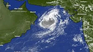  मुंबई : चक्रवाती तूफान ‘शक्ति’ की हलचल तेज हो गई है. इसकी गति 100 किलोमीटर प्रति घंटा; मछुआरों को 6 अक्टूबर तक समुद्र में न जाने की सलाह