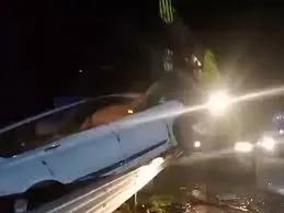 मुंबई : भीषण सड़क दुर्घटना हुई जिसमें एक व्यक्ति की मौत