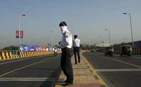 गाजियाबाद में 1100 ट्रैफिक पुलिसकर्मियों ने 'बिना नाम वाली शिकायत' पहुंचा दी लखनऊ,  एसीपी के खिलाफ बैठ गई जांच 