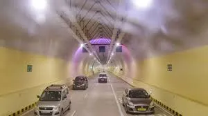 मुंबई : कोस्टल रोड की रेलिंग कार से टूट गई;  मरम्मत के लिए 2.65 लाख रुपये का हर्जाना 