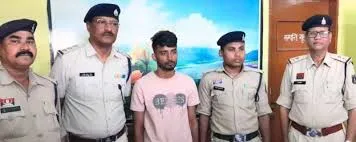 मुंबई : फरार बांग्लादेशी नागरिक छत्तीसगढ़ के दुर्ग जिले में शालीमार एक्सप्रेस ट्रेन से गिरफ्तार 