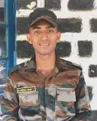 मुंबई : अग्निवीर की मां ने बॉम्बे हाई कोर्ट में अर्जी देकर भारतीय सेना के शहीद सैनिकों को मिलने वाले डेथ बेनिफिट्स में बराबरी की मांग की 