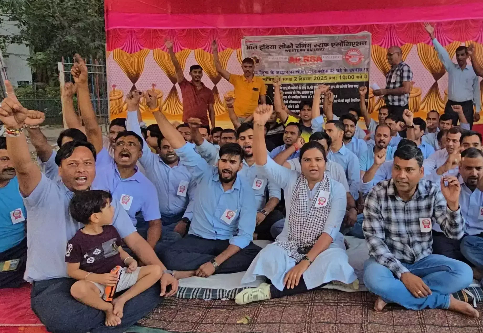 मुंबई : लोको पायलटों ने अपनी बहुप्रतीक्षित मांगों को लेकर 48 घंटे का उपवास आंदोलन किया