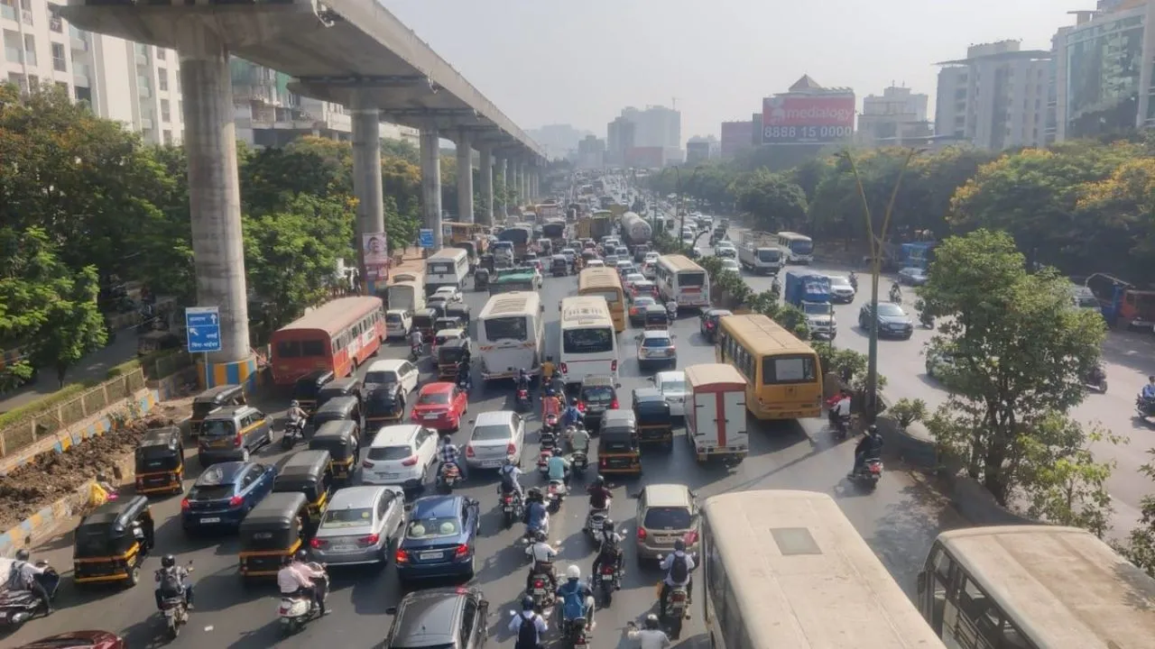 भिवंडी-ठाणे रोड पर भीषण ट्रैफिक जाम... 18 किमी में लग रहे 3 घंटे