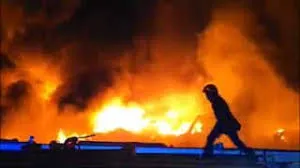 मुंबई : खुले मैदान में रखे कबाड़ के ढेर में आग;  किसी के हताहत होने की सूचना नहीं