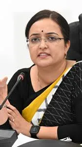 पुणे : अतिरिक्त नगर आयुक्त पवनीत कौर ने एक सख्त निर्देश जारी किया है, जिसमें सभी विभागों के प्रमुखों को निर्देश 