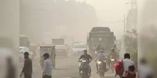 मुंबई : दिल्ली के बाद मुंबई में भयंकर स्मॉग! धुंध में गुम नजर आईं गगनचुंबी इमारतें, इतना पहुंच गया एक्यूआई