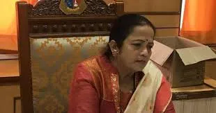 मुंबई : शिवसेना ने किशोरी पेडनेकर के नामांकन को बॉम्बे हाई कोर्ट में चुनौती दी