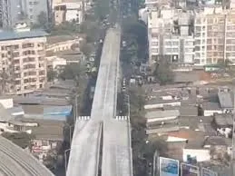 मीरा-भायंदर इलाके में बने एक नए फ्लाईओवर को लेकर घमासान