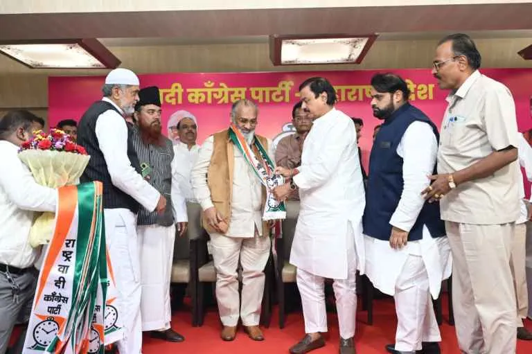 मुंबई कांग्रेस को बड़ा झटका – इब्राहिम भाईजान ने NCP (अजित पवार गुट) जॉइन किया