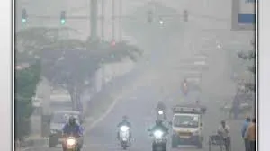 मुंबई में प्रदूषण का अटैक, बढ़ते वायु प्रदूषण सूचकांक के बीच छाई धुंध; लोगों से की गई घरों में रहने की अपील