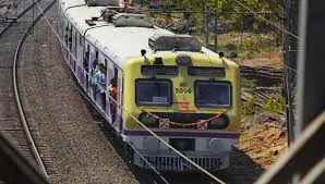 मुंबई : शब-ए-बारात के मौके पर वेस्टर्न रेलवे ने चर्चगेट और विरार के बीच 2 स्पेशल लोकल ट्रेन चलाने का फैसला