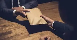 मुंबई : रिश्वत लेते पकड़े गए दो लिपिक, कार्यालय सील