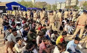 मुंबई में अवैध घुसपैठ पर बड़ा एक्शन, 3 साल में 1758 बांग्लादेशी पकड़े गए, कितने हुए डिपोर्ट