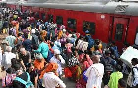 मुंबई से यूपी-बिहार जाने वाली ट्रेनों का बुरा हाल