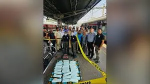 मुंबई : बांद्रा रेलवे पुलिस ने अवध एक्सप्रेस में लावारिस बैग से ₹13.83 करोड़ का 13 किलो चरस जब्त किया