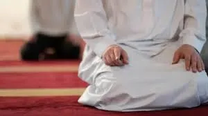 मुंबई एयरपोर्ट पर नमाज शेड की मांग पर राजनीति तेज, हाईकोर्ट ने एमएमआरडीए से मांगा जवाब