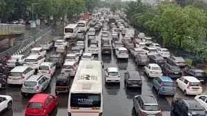 मुंबई : आगरा-मुंबई हाईवे पर लगा लंबा जाम, ट्रक खराब होने से कई घंटे तक थमा यातायात; परेशान होते रहे यात्री