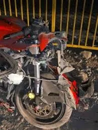 मुंबई-अहमदाबाद हाईवे पर सुजुकी हायाबुसा से भीषण हादसा, 3 युवकों की मौत
