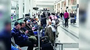 मुंबई : ईरान-इजराइल युद्ध के बीच मुंबई एयरपोर्ट से लंदन, न्यूयॉर्क, शिकागो समेत मध्य पूर्व जानेवाली 98 फ्लाइट्स कैंसल