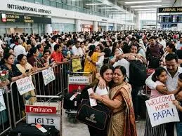 मुंबई : ईरान-इजरायल जंग के बीच मुंबई एयरपोर्ट पर उतरी दुबई की फ्लाइट, यात्रियों ने सुनाई आपबीती