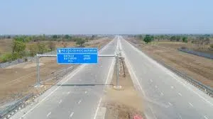 मुंबई : समृद्धि हाईवे को अगले महीने एडवांस्ड आयईटीएस मिलेगा ताकि एक्सीडेंट कम हों और सेफ्टी बढ़े