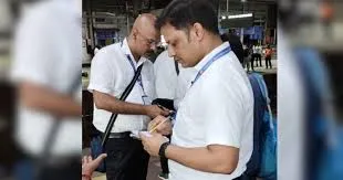 मुंबई : दोगुने हुए बेटिकट यात्री, वेस्टर्न रेलवे सख्त, 3.76 करोड़ रुपये जुर्माना वसूला