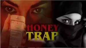 मुंबई : अंधेरी के एक कैफ़े से चल रहे टिंडर हनीट्रैप रैकेट का भंडाफोड़ 