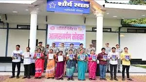 गढ़चिरौली : 5 बड़े नक्सलियों समेत 11 ने डाले हथियार