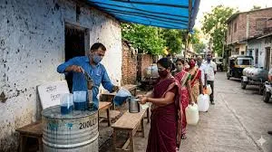 ठाणे : एलपीजी संकट के बीच ठाणे में केरोसिन वितरण शुरू, बिना राशन कार्ड वालों को भी फायदा