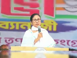 कोलकाता : सीएम ममता बनर्जी का तीखा प्रहार, कहा- चुनाव खत्म होते ही गैस-कैश देना बंद कर देगी भाजपा