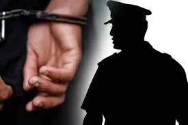 मुंबई : वर्दी की आड़ में अपहरण और लूटे 10,000 डॉलर, मुंबई में दो पुलिस कांस्टेबल गिरफ्तार