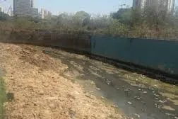 मुंबई : ठेकेदार खुद डाल रहे नालों में मलबा...  मॉनसून से पहले नाले सफाई में भ्रष्टाचार का खेल