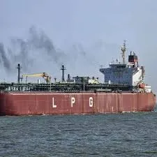 मुंबई : ईंधन संकट के बीच भारत को मिली बड़ी खुशखबरी, होर्मुज पार कर मुंबई आया एलपीजी टैंकर  