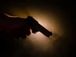 ठाणे  : पारिवारिक विवाद में मुंब्रा चॉल में एक व्यक्ति ने गोली चलाई, एक की मौत