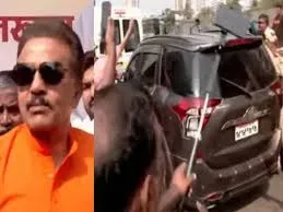 मुंबई: संजय निरुपम की गाड़ी पर पथराव, MNS कार्यकर्ता बोले-'गो बैक'