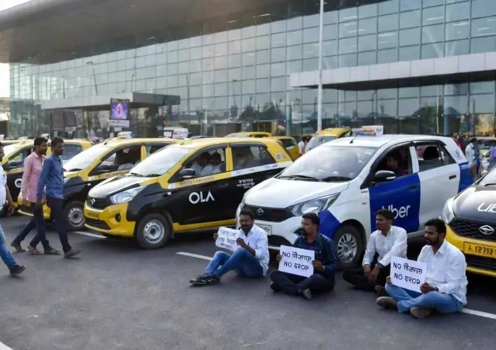 महाराष्ट्र : नागपुर एयरपोर्ट पर ओला-उबर चालकों का धरना... प्रशासन मौन-यात्री बेहाल