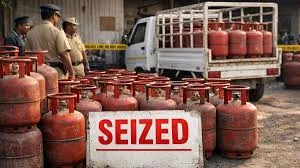 मुंबई : अवैध रूप से स्टोर किए गए 451 एलपीजी सिलेंडर जब्त, कीमत 40.61 लाख रुपये, 8 वाहन भी पकड़े