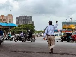 मुंबई : महाराष्ट्र दिवस परेड के चलते दादर में ट्रैफिक प्रतिबंध, रूट डायवर्जन, पढ़िए मुंबई पुलिस ने जारी की एडवाइजरी
