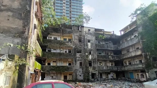 मुंबई में मानसून से पहले बड़ा अलर्ट: MHADA ने 82 बेहद खतरनाक Cessed Buildings चिन्हित कीं, रहवासियों को खाली करने की प्रक्रिया शुरू