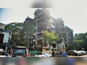 मुंबई: टैक्सीमेंस कॉलोनी पुनर्विकास विवाद में पूर्व पदाधिकारियों पर FIR, फर्जी हस्ताक्षर कराने का आरोप
