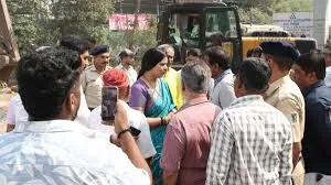 मुंबई : मेयर रितु तावड़े ने कंक्रीटीकरण और गाद सफाई कार्यों का किया निरीक्षण