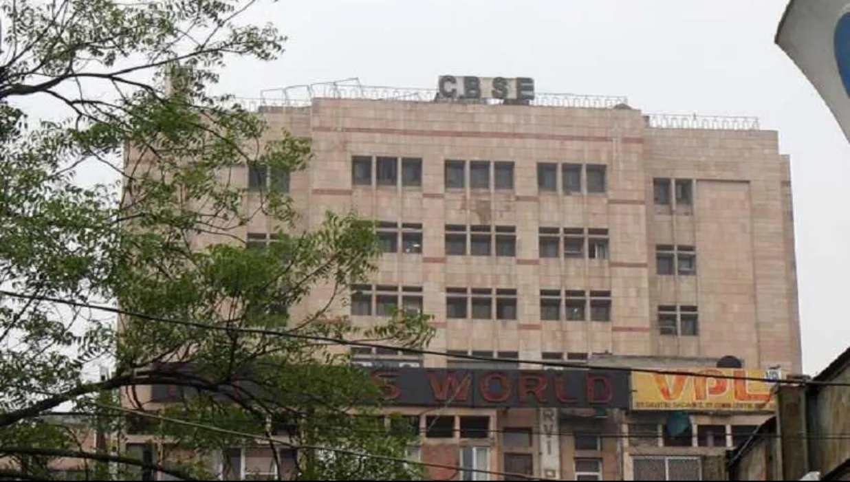 CBSE का बड़ा फैसला: 9वीं-10वीं में तीन भाषाएं अनिवार्य, दो भारतीय भाषाएं जरूरी