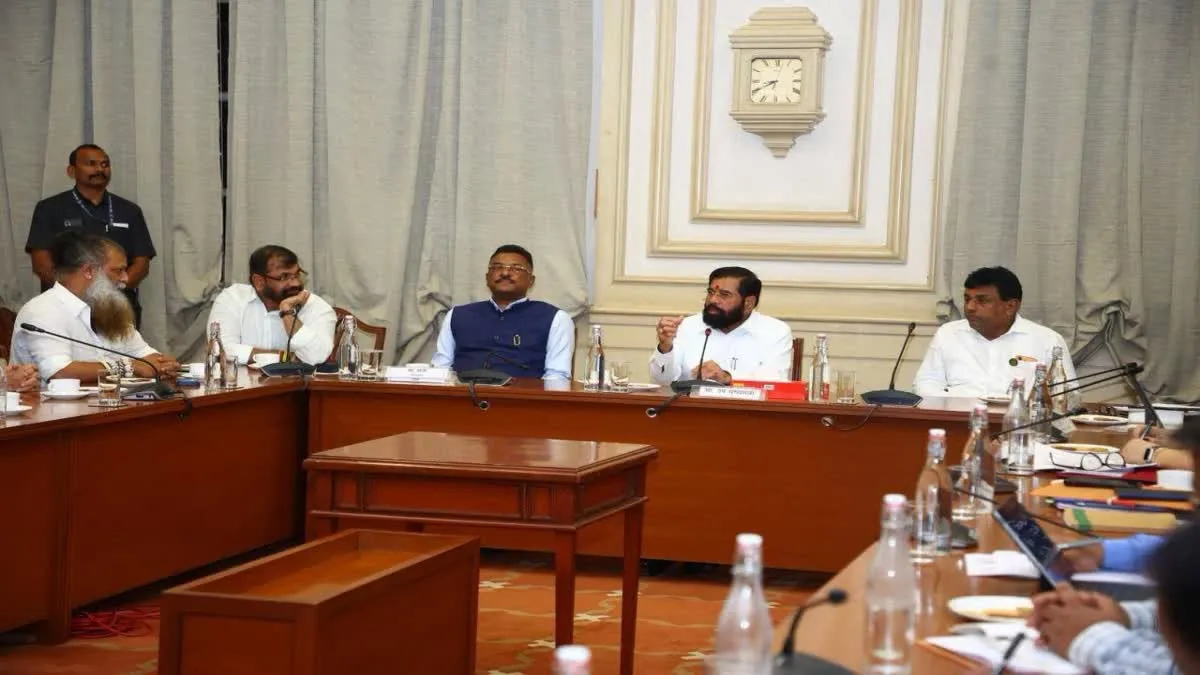 बेस्ट हड़ताल का तीसरा दिन: एकनाथ शिंदे के साथ देर रात तक चली बैठक, समाधान की आस में लाखों मुंबईकर
