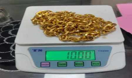 मुंबई एयरपोर्ट से चल रहे सोने की तस्करी गिरोह का भंडाफोड़, नौ गिरफ्तार